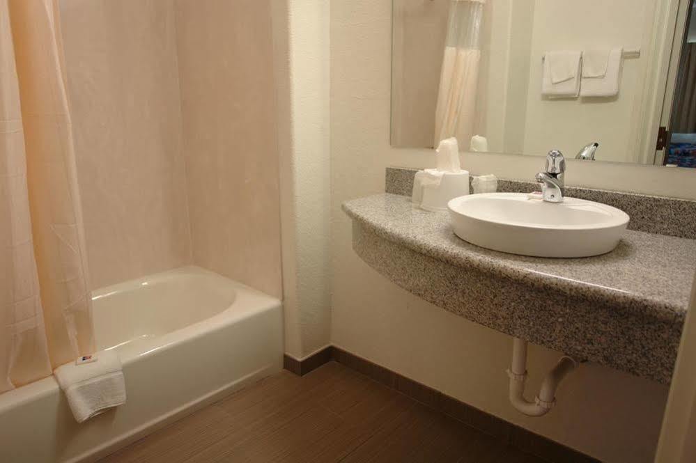 Wine Country Inn Fredericksburg Bagian luar foto